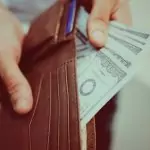 Не слагайте тези неща в портфейла ако искате да привлечете пари