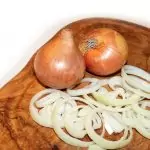 Лукът е лекарство и помощник в дома
