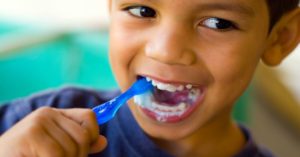 Химикал в питейната вода разваля зъбите на децата