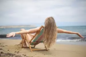 Топ съвети за грижи за косата и на плажа