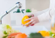 С какво да мием плодовете и зеленчуците преди консумация?