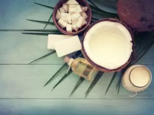 Как да изравним тена и подхраним кожата си с кокосово масло