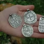 Как да си направим рунически талисман за любов и щастие?